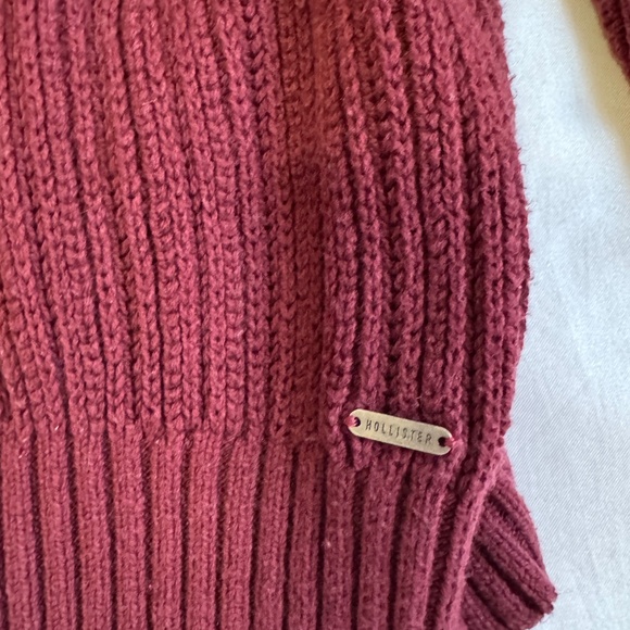Maroon sweater - Picture 2 of 4